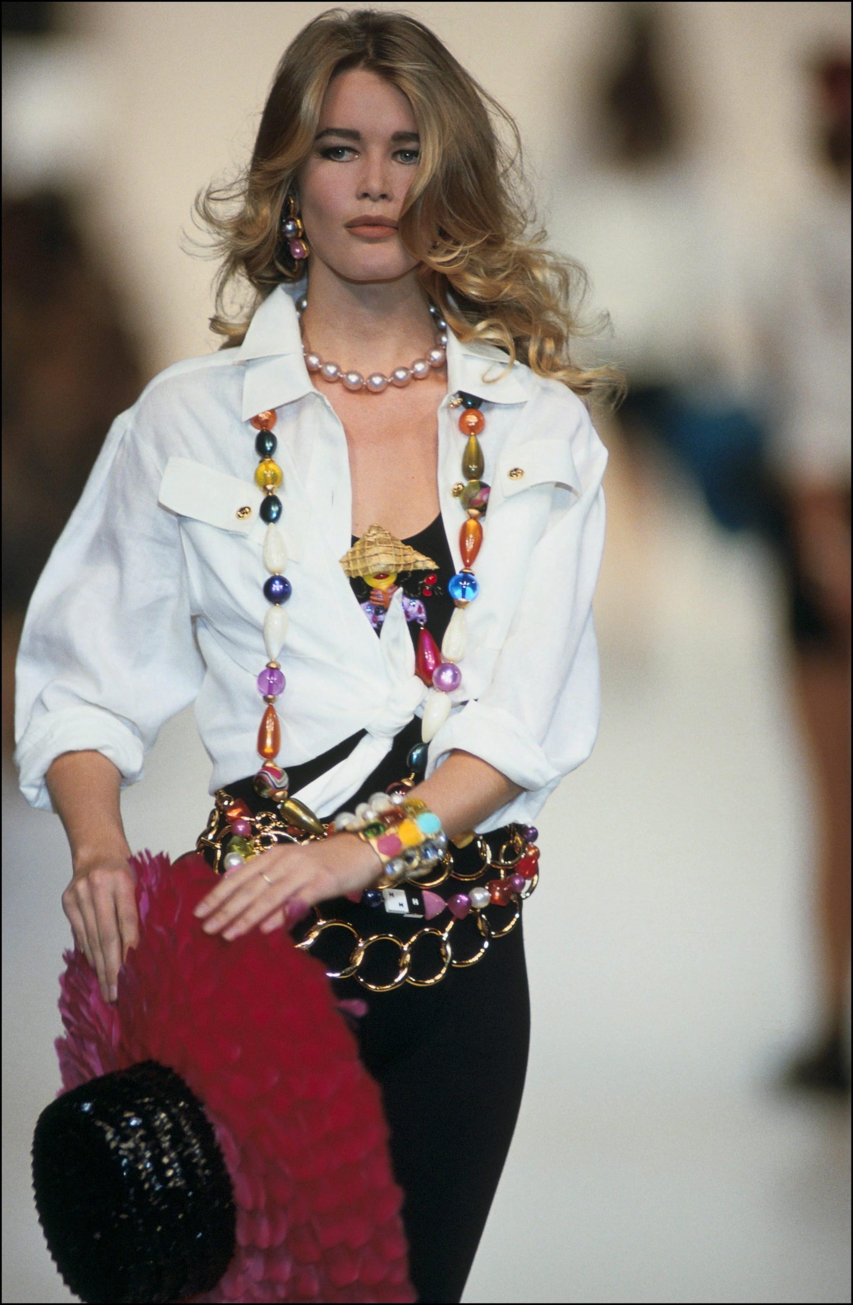 Claudia Schiffer op de catwalk bij Chanel in 1991
