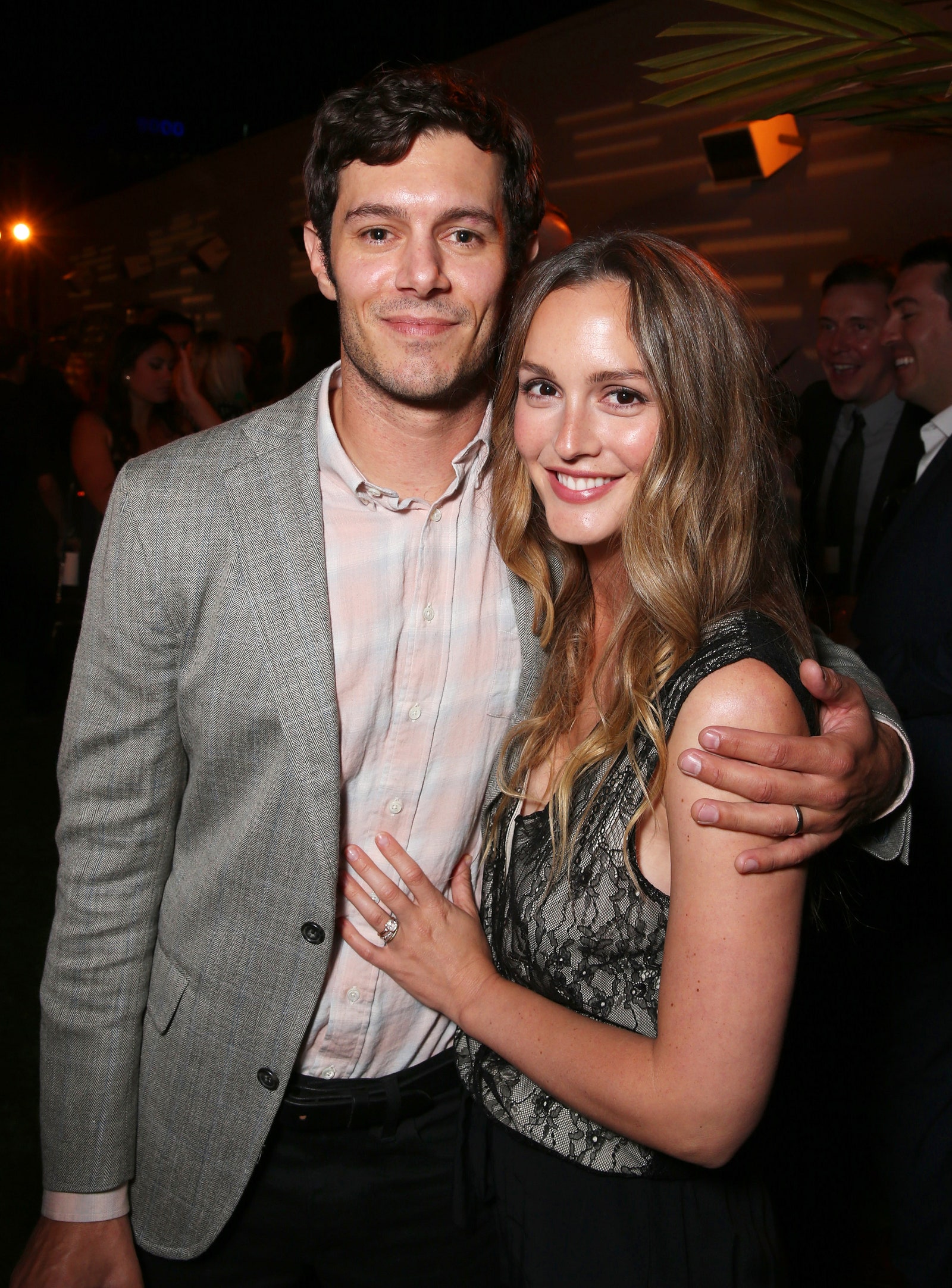 Leighton Meester draagt haar verlovingsring