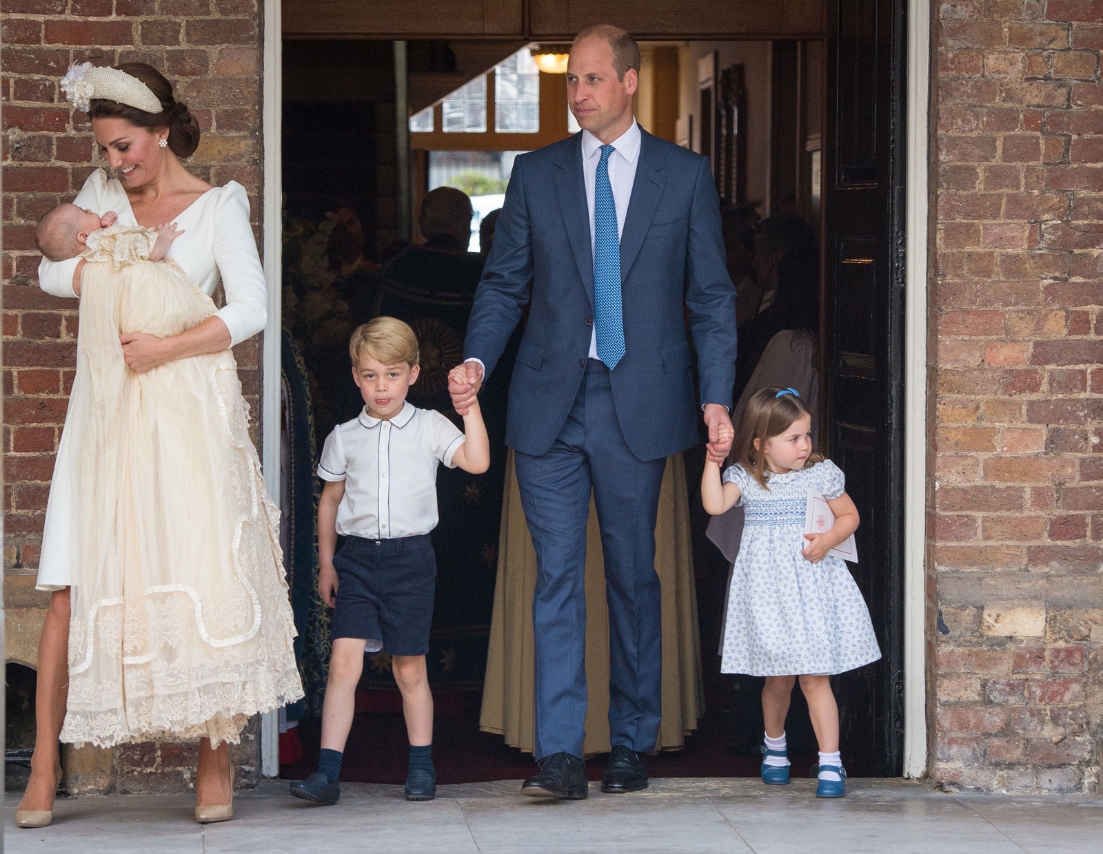 De familie Cambridge bij de doop van prins Louis