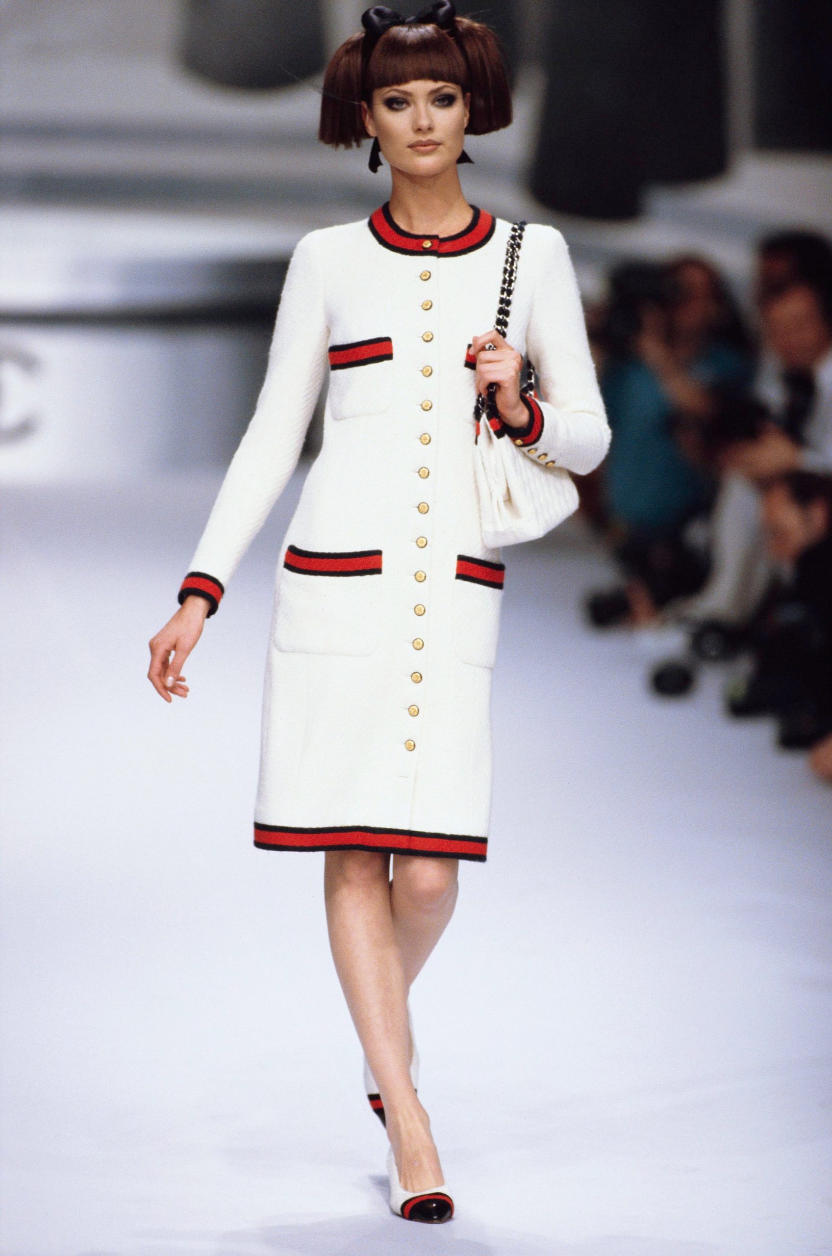 Shalom Harlow op de catwalk bij Chanel