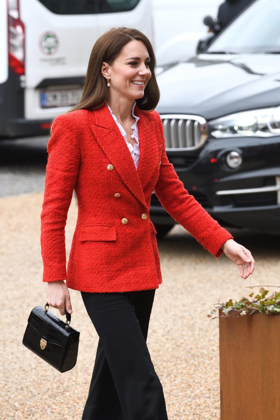 kate-middleton-draagt-de-trendtas-van-dit-moment-waar-it-girls-mee-weglopen-206341