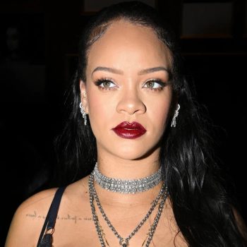 rihannas-doorschijnende-dior-jurk-is-haar-meest-sensationele-zwangerschapslook-tot-nu-toe-207797