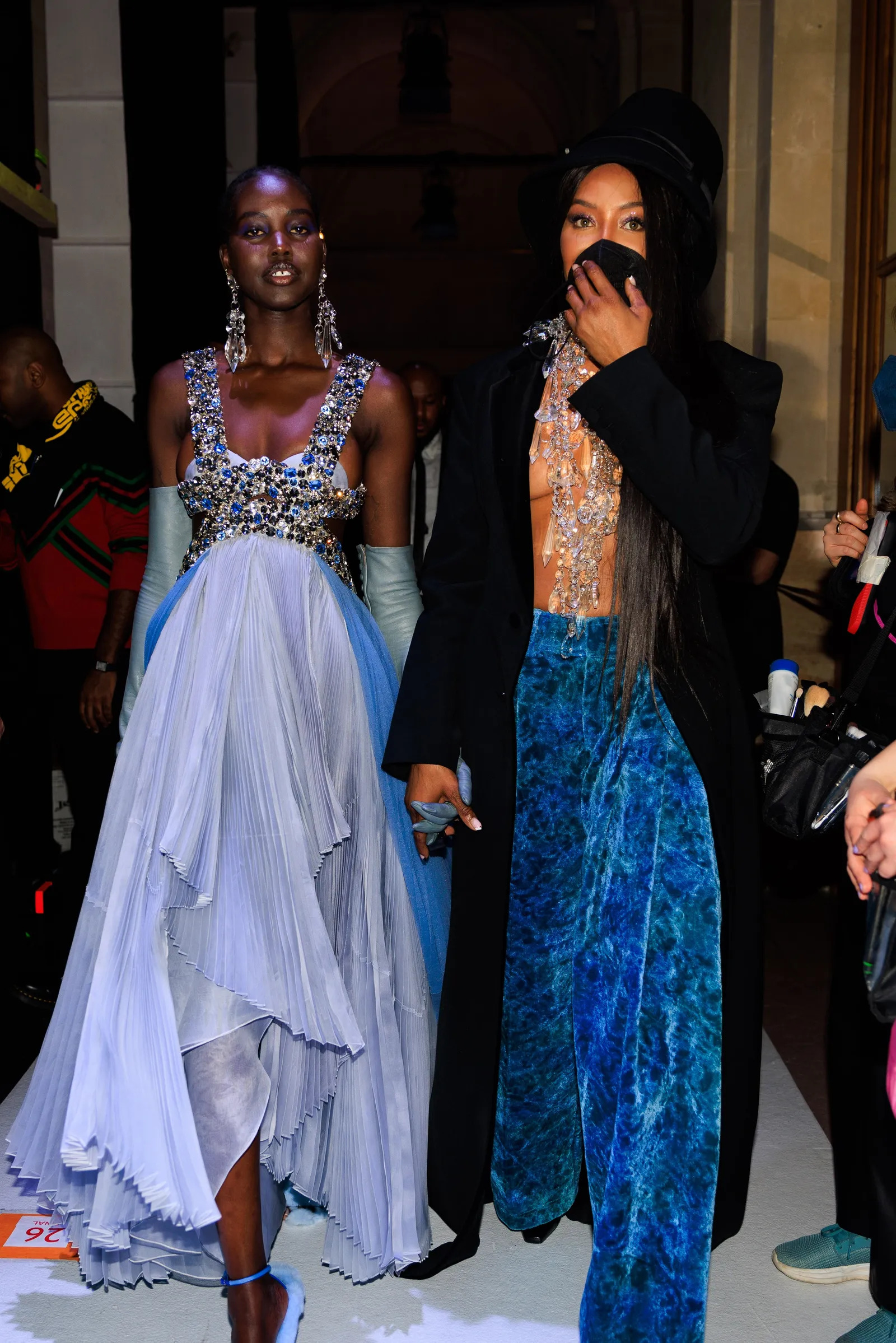 Adut Akech en Naomi Campbell