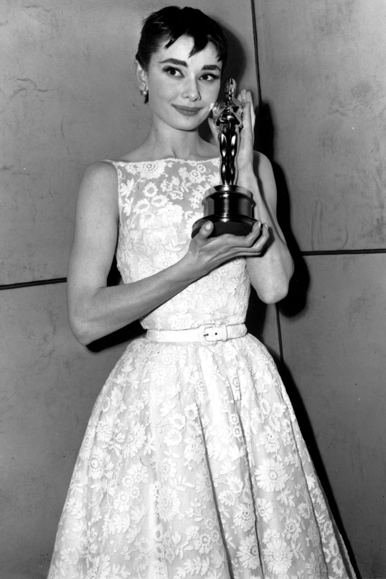 Audrey Hepburn tijdens de Oscars 1954
