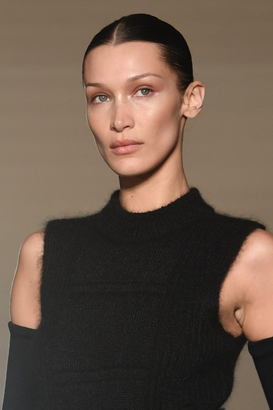 bella-hadid-onthult-dat-ze-spijt-heeft-van-een-neuscorrectie-op-haar-14e-207943