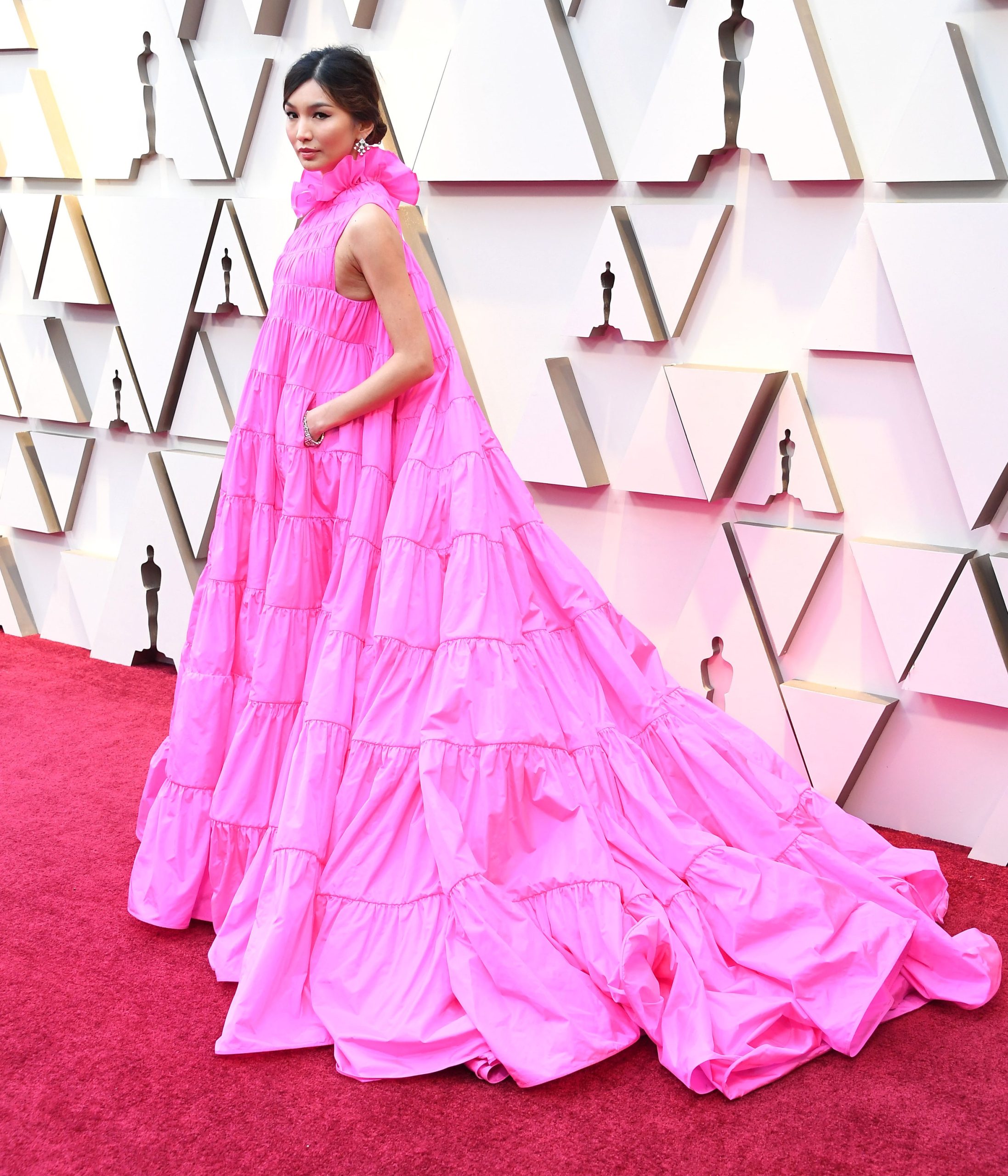 Gemma Chan tijdens de Oscars 2019