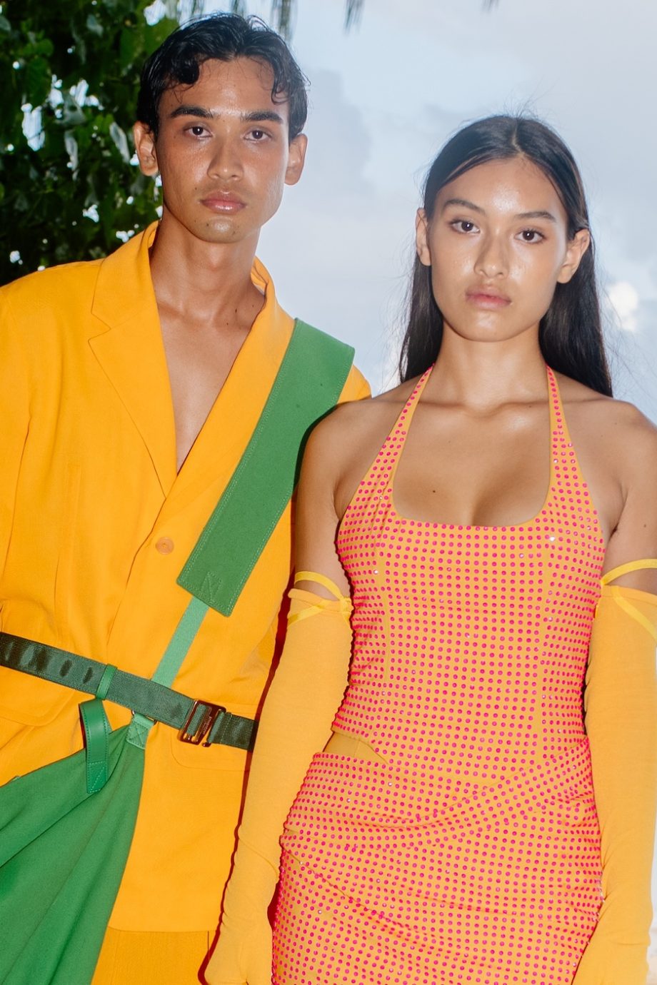 jacquemus-presenteert-nieuwe-collectie-le-splash-op-een-hawaiaans-strand-207597