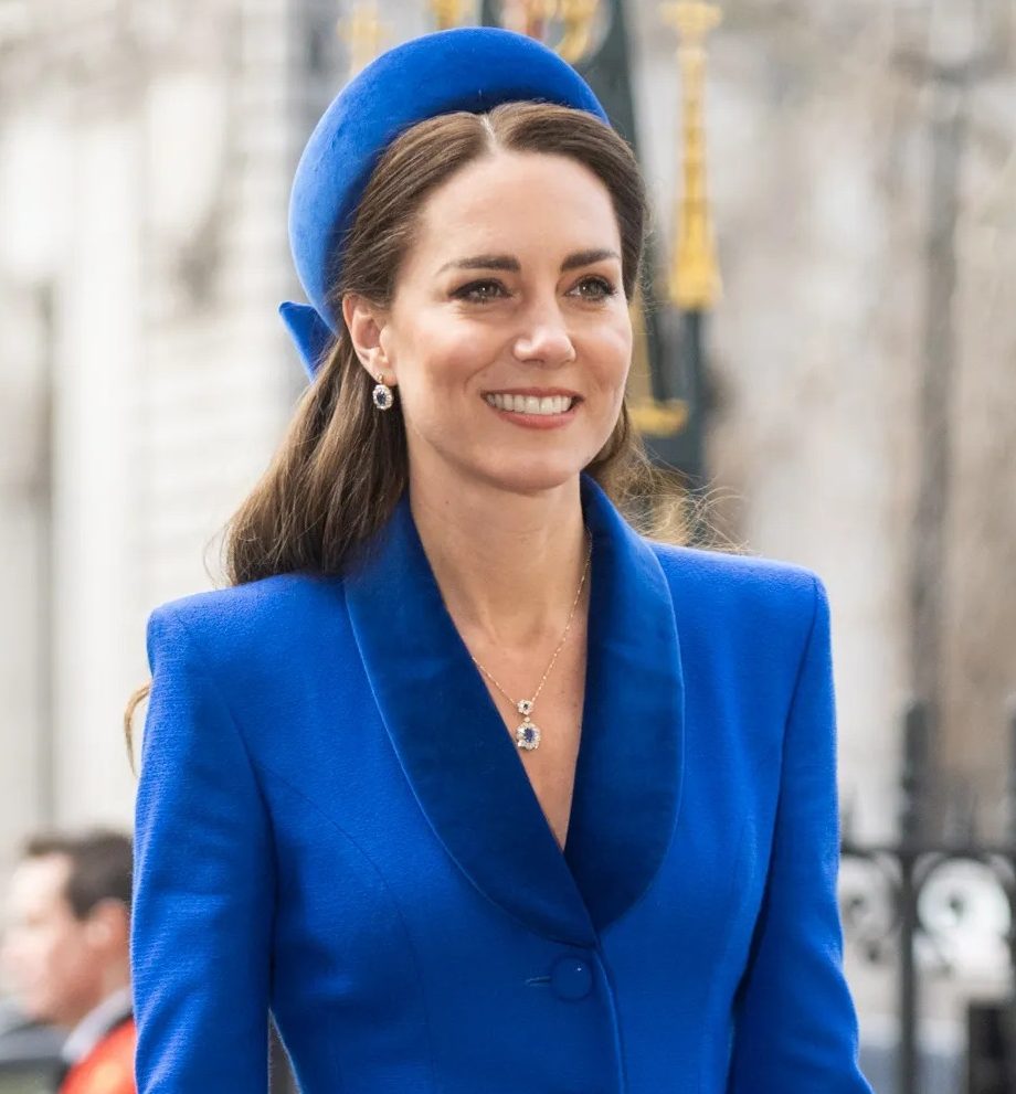 kate-middletons-kobaltblauwe-look-spreekt-boekdelen-207772