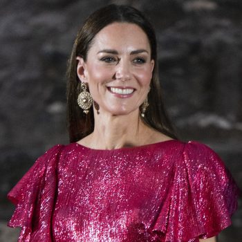 kate-middleton-hult-zich-van-top-tot-teen-in-hot-pink-de-trendkleur-van-dit-moment-208332