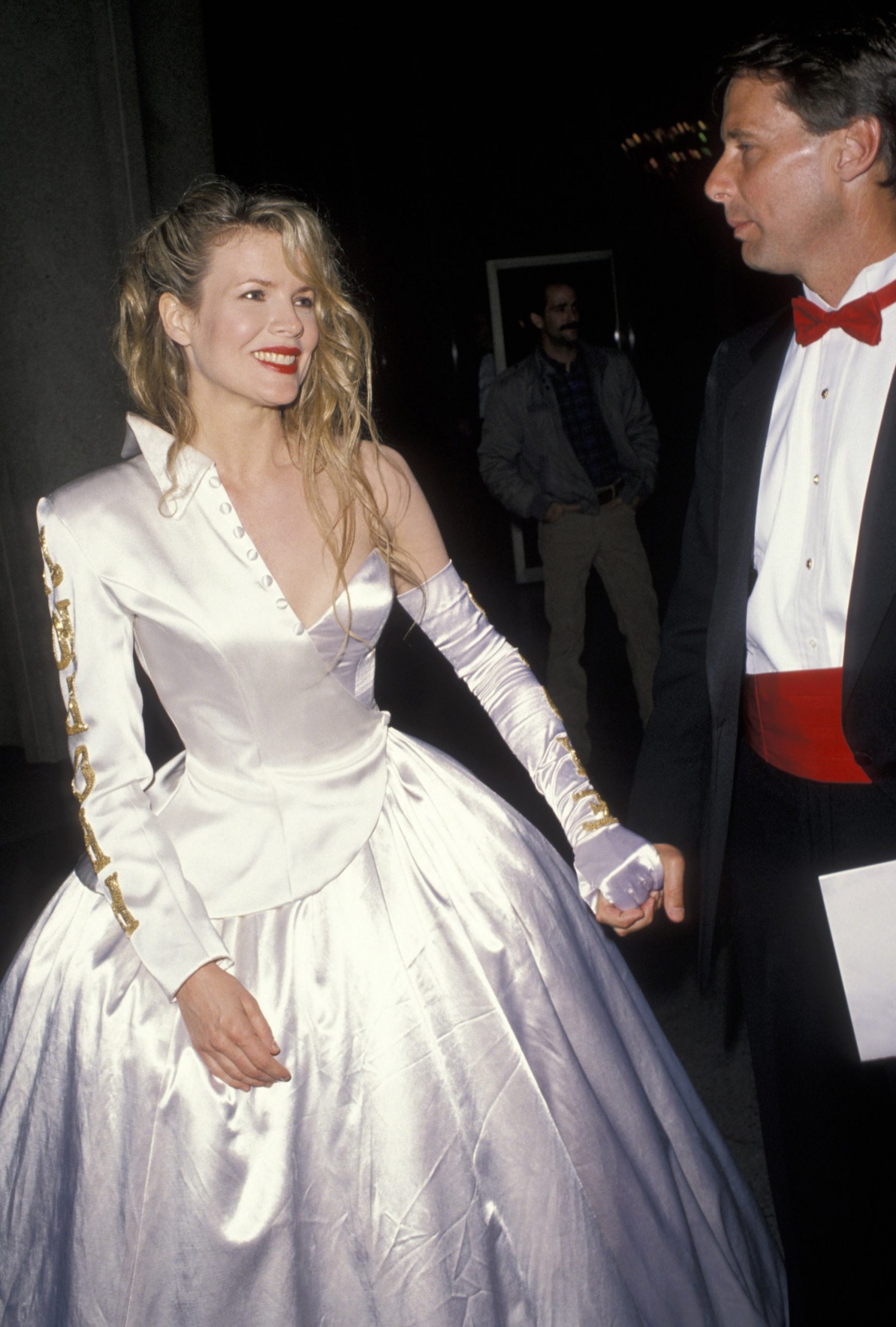 Kim Basinger bij de Oscars in 1990