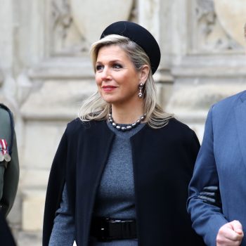 koningin-maxima-draagt-zwarte-cape-bij-memorial-service-prins-philip-209082