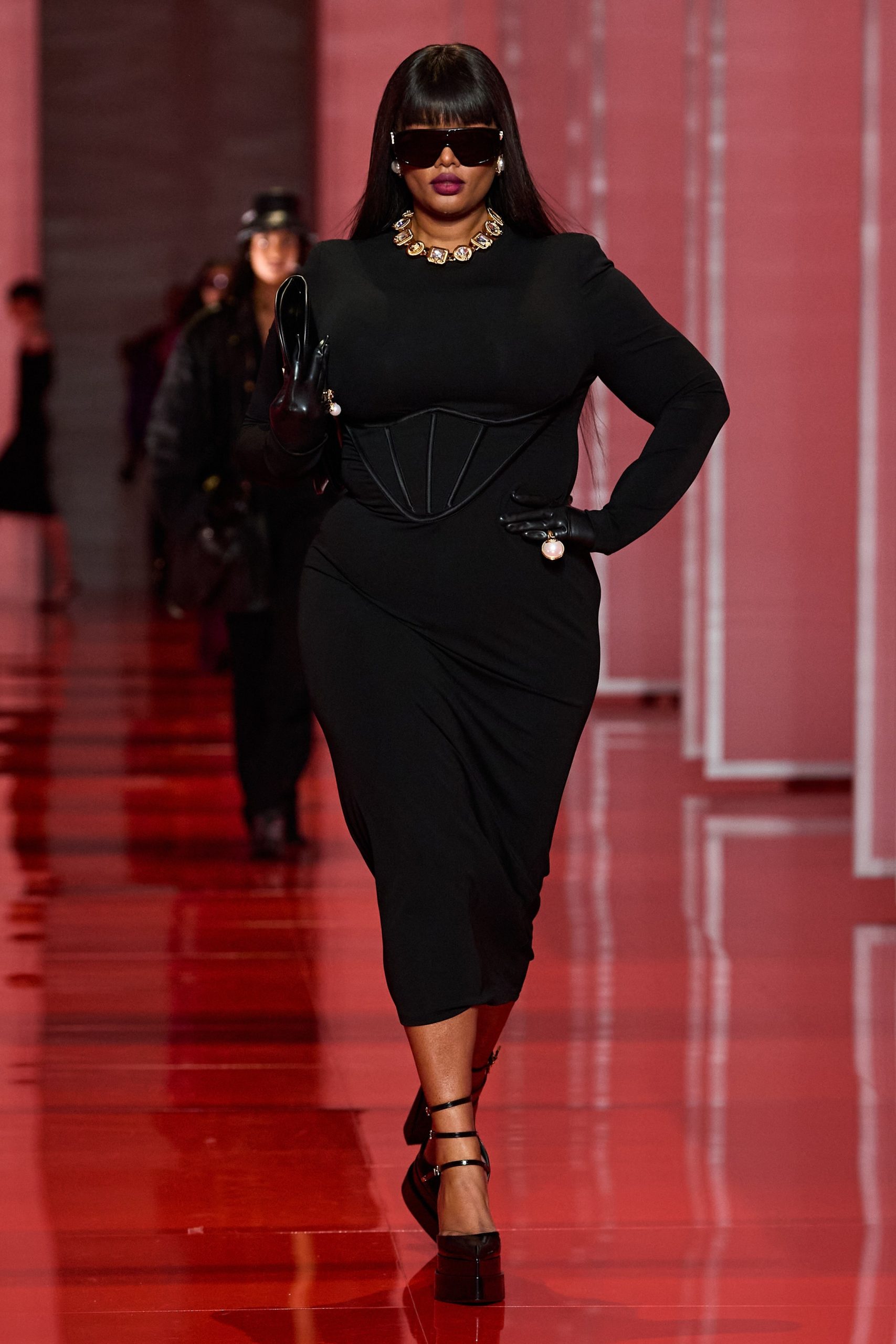 Precious Lee bij Versace