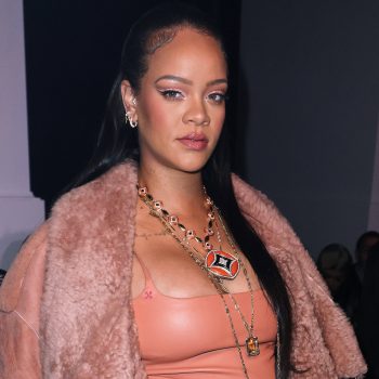 rihanna-als-perzikkleurige-godin-de-front-row-ster-bij-off-white-206881