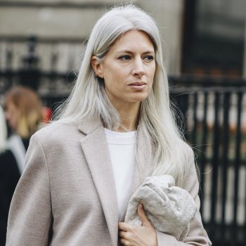 streetstyle-trend-grijs-haar-wordt-massaal-omarmd-tijdens-de-modemaand-207517