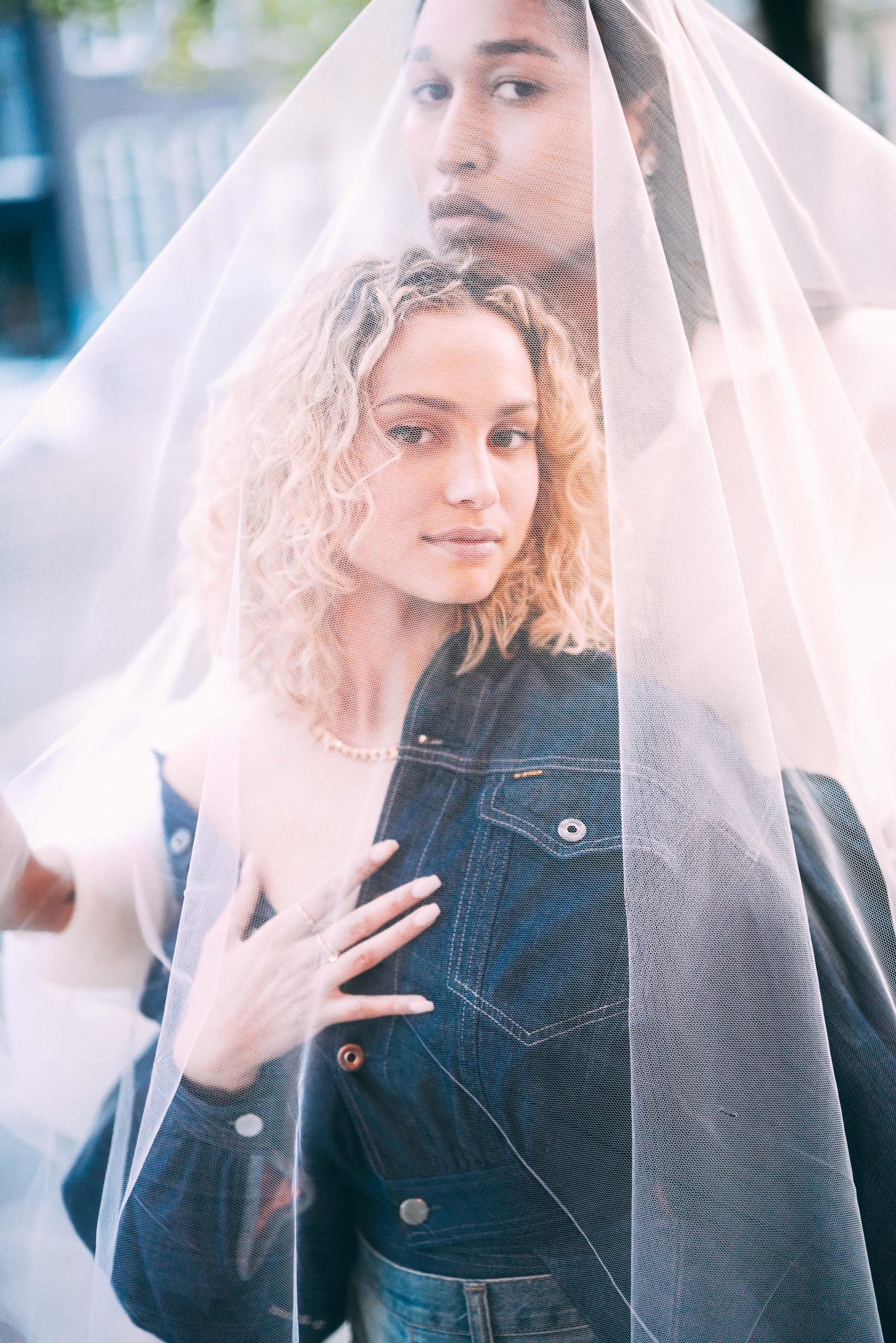 Rose Bertram in G-Star by Ronald van der Kemp en Gia Bab in Mo Benchellal