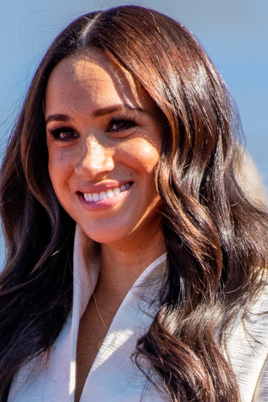 zo-krijg-je-het-perfecte-wavy-kapsel-a-la-meghan-markle-210324