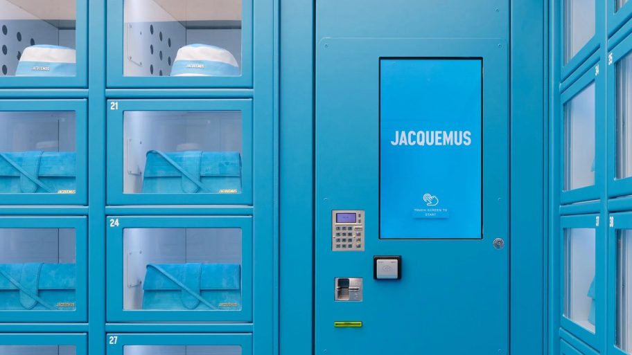 welkom-in-het-azuurblauwe-paradijs-van-jacquemus-nieuwe-pop-up-store-in-londen-211111