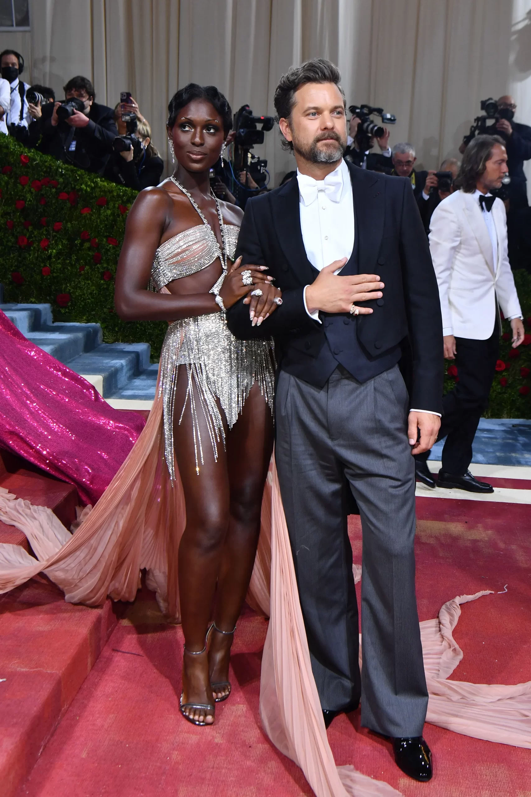 Jodie Turner-Smith en Joshua Jackson zijn een van de beroemde koppels op het Met Gala