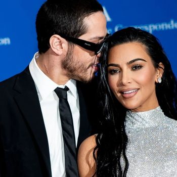 red-carpet-official-kim-kardashian-en-pete-davidson-voor-het-eerst-samen-op-de-rode-loper-210735