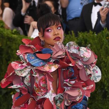 7-fantastische-met-gala-looks-van-rihanna-die-je-omverblazen-210789