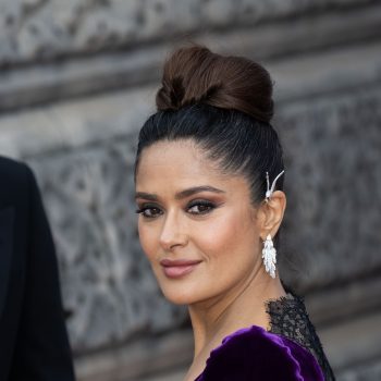 salma-hayek-55-shined-zonder-make-up-op-instagram-en-deze-beroemdheden-doen-haar-na-211523