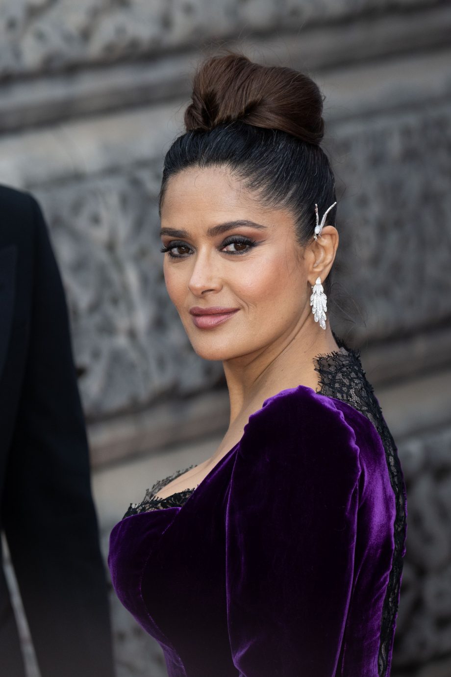 salma-hayek-55-shined-zonder-make-up-op-instagram-en-deze-beroemdheden-doen-haar-na-211523