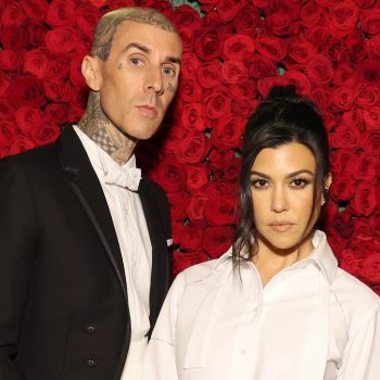 kourtney-kardashian-deelt-fotos-van-haar-officiele-bruiloft-met-travis-barker-211823