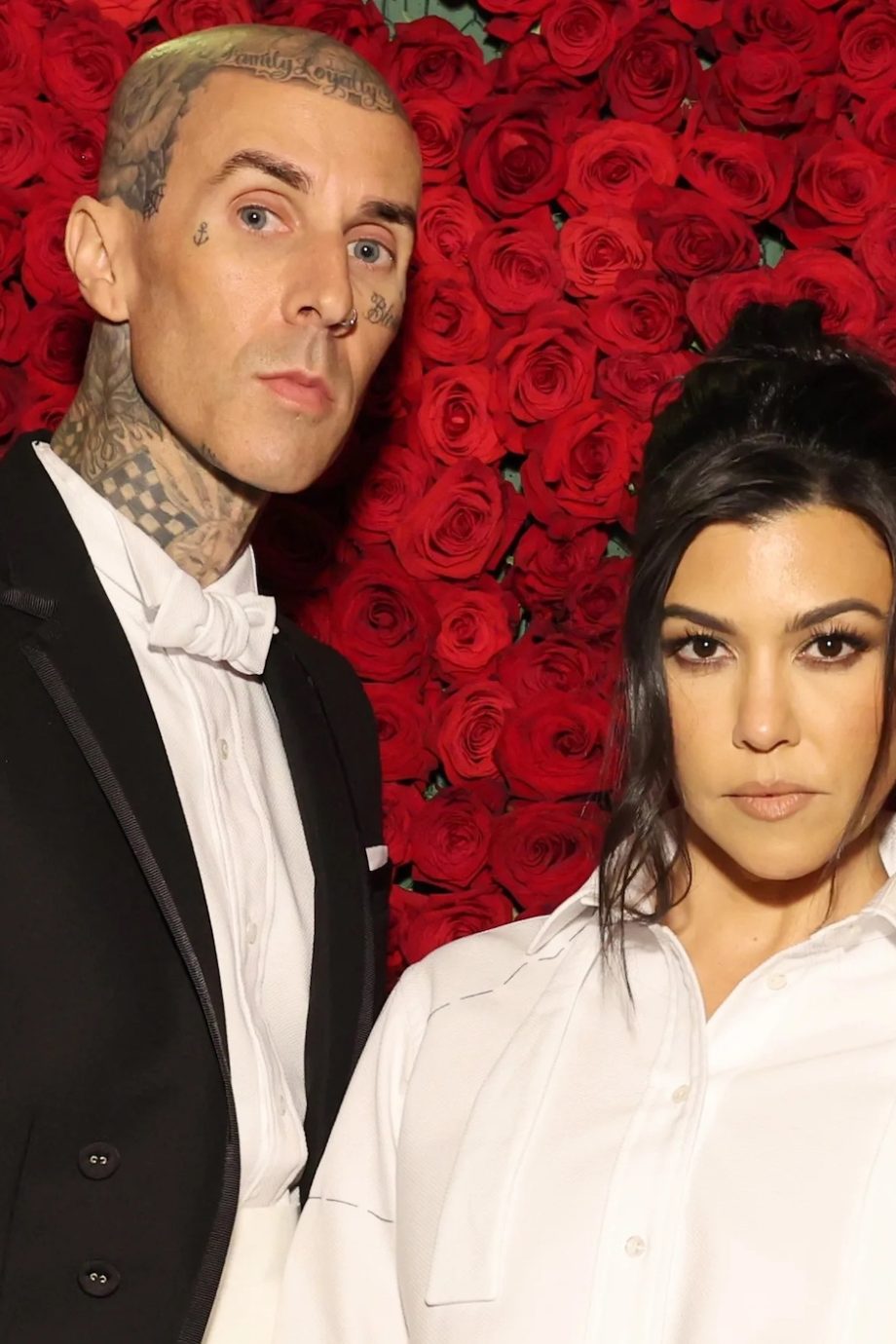 kourtney-kardashian-deelt-fotos-van-haar-officiele-bruiloft-met-travis-barker-211823