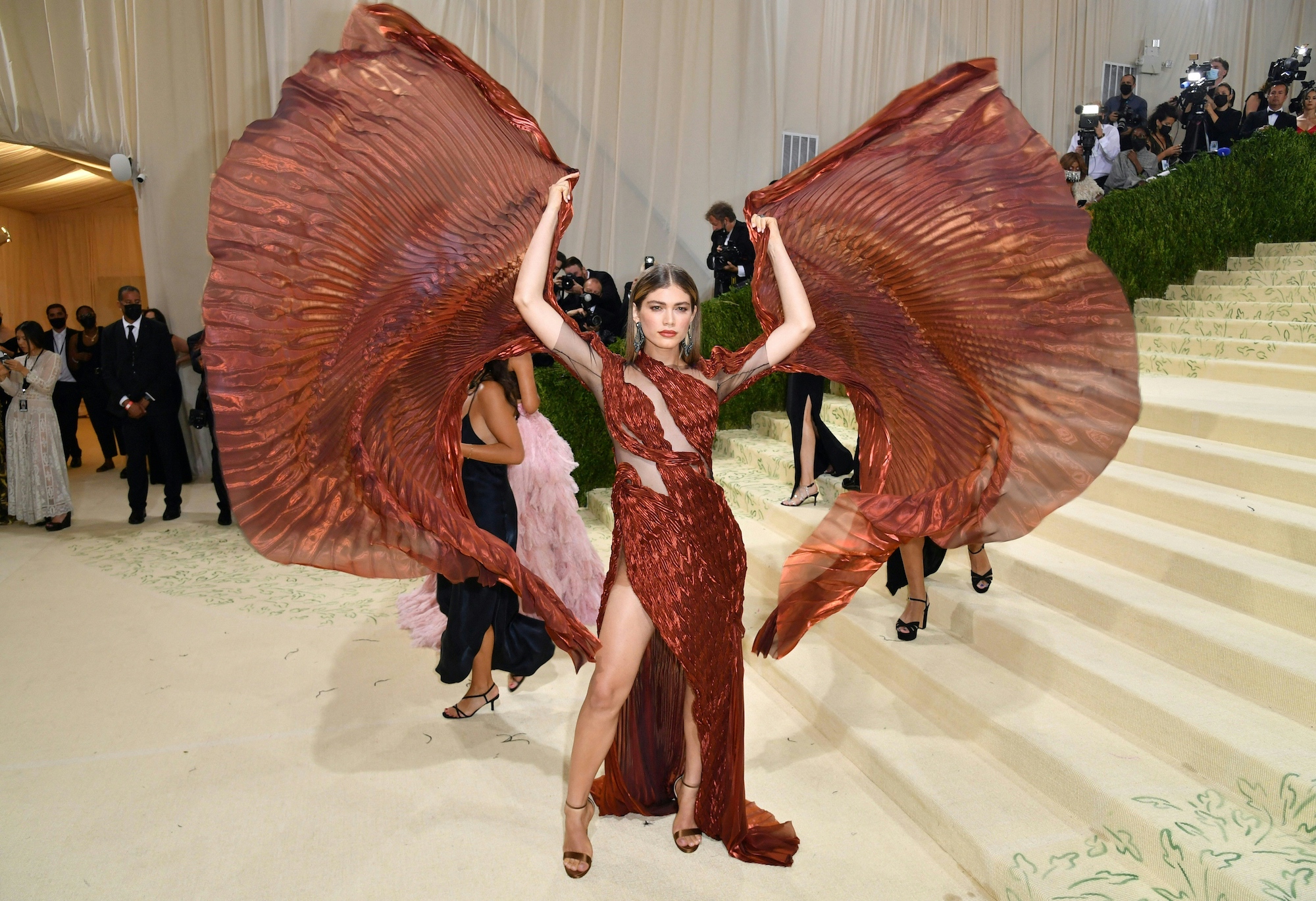 Valentina Sampaio tijdens het Met Gala van 2021
