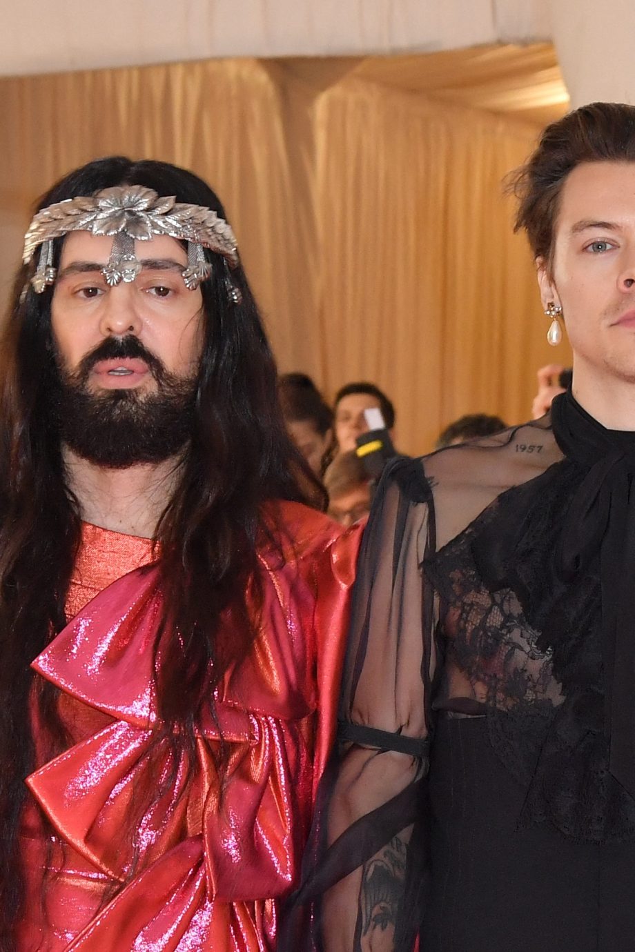 ha-ha-ha-harry-styles-en-gucci-werken-samen-aan-kleurrijke-collectie-214899