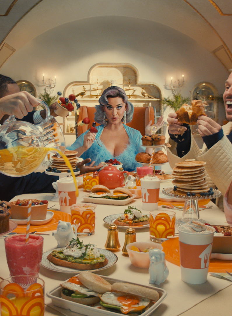 suikerspin-of-baby-gem-katy-perry-verloot-iconische-food-jurken-en-zo-bemachtig-je-ze-215171