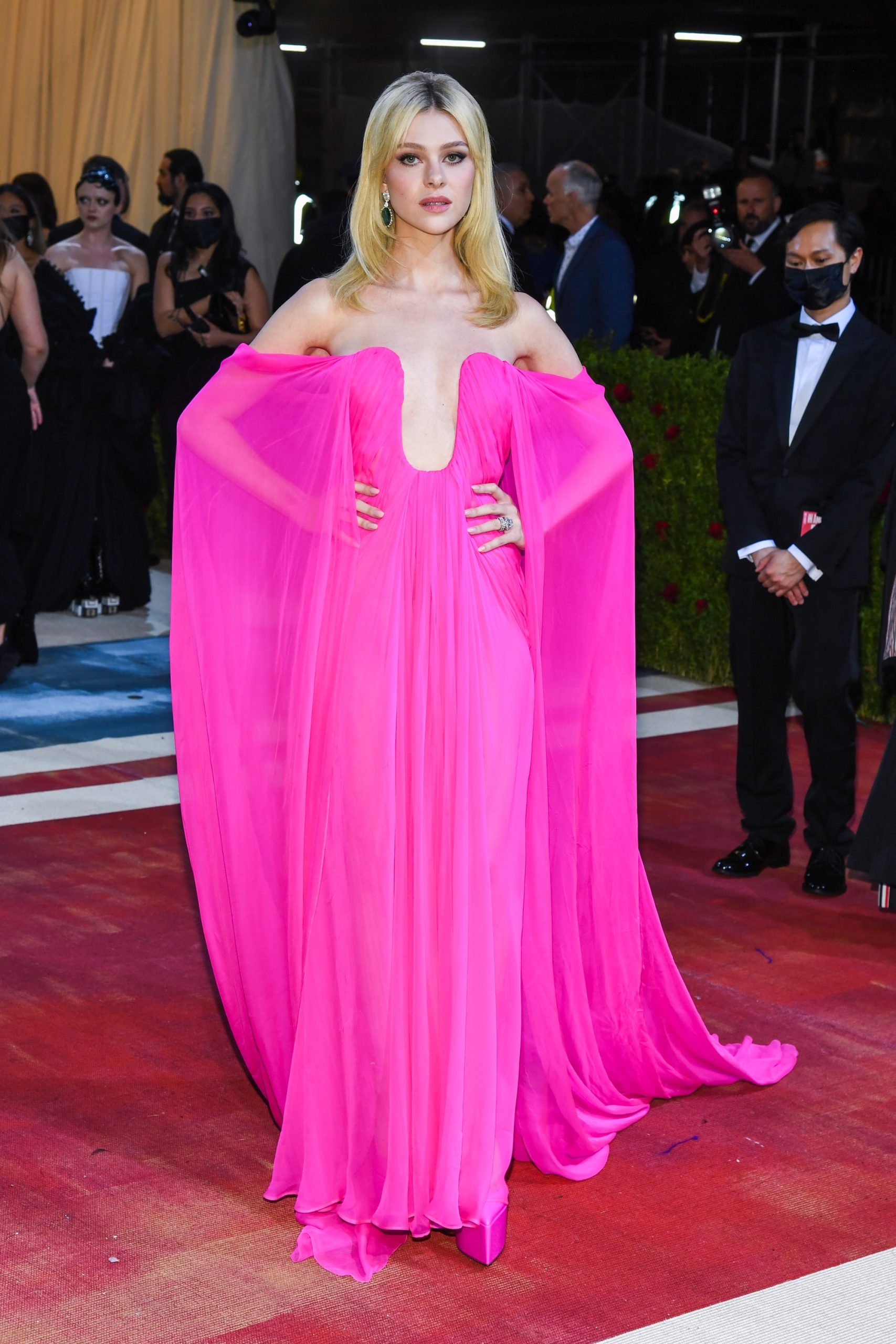 Nicola Peltz tijdens het Met Gala 2022
