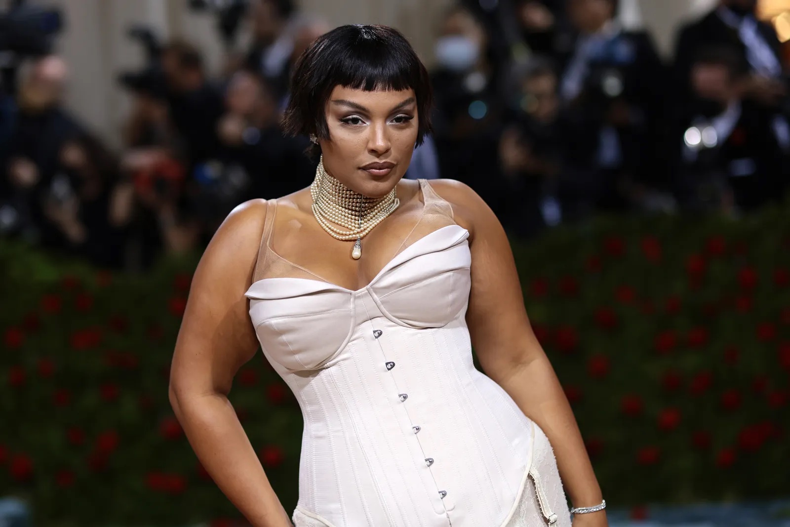 Paloma Elsesser met een roaring 2022 bob