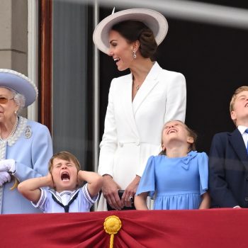 prins-louis-en-zijn-moods-stelen-de-show-op-het-balkon-van-buckingham-palace-213414