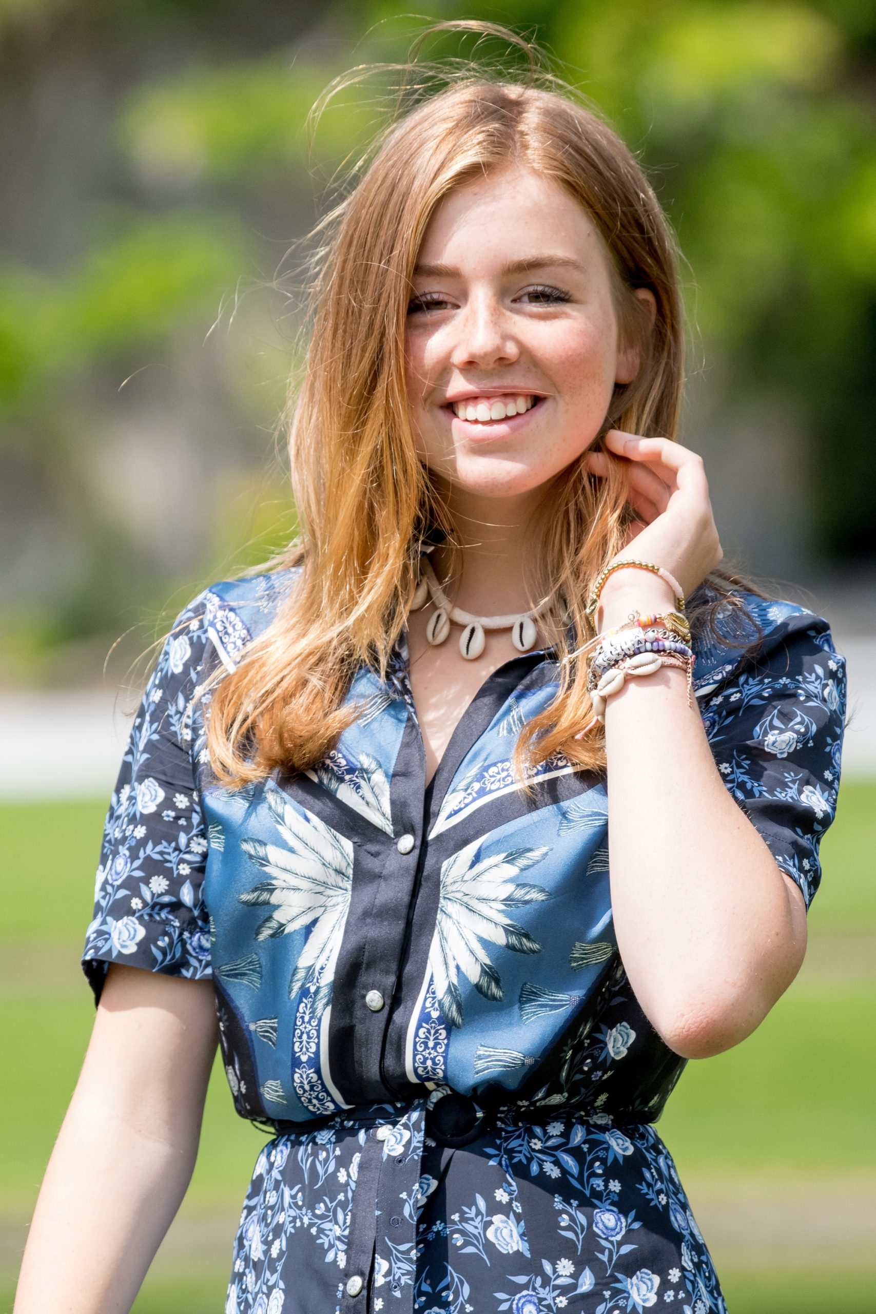 During the summer photo session in 2019, Alexia shows that her posing skills are on point.
