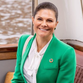 zweedse-kroonprinses-victoria-straalt-in-groen-broekpak-tijdens-bezoek-aan-amsterdam-213703