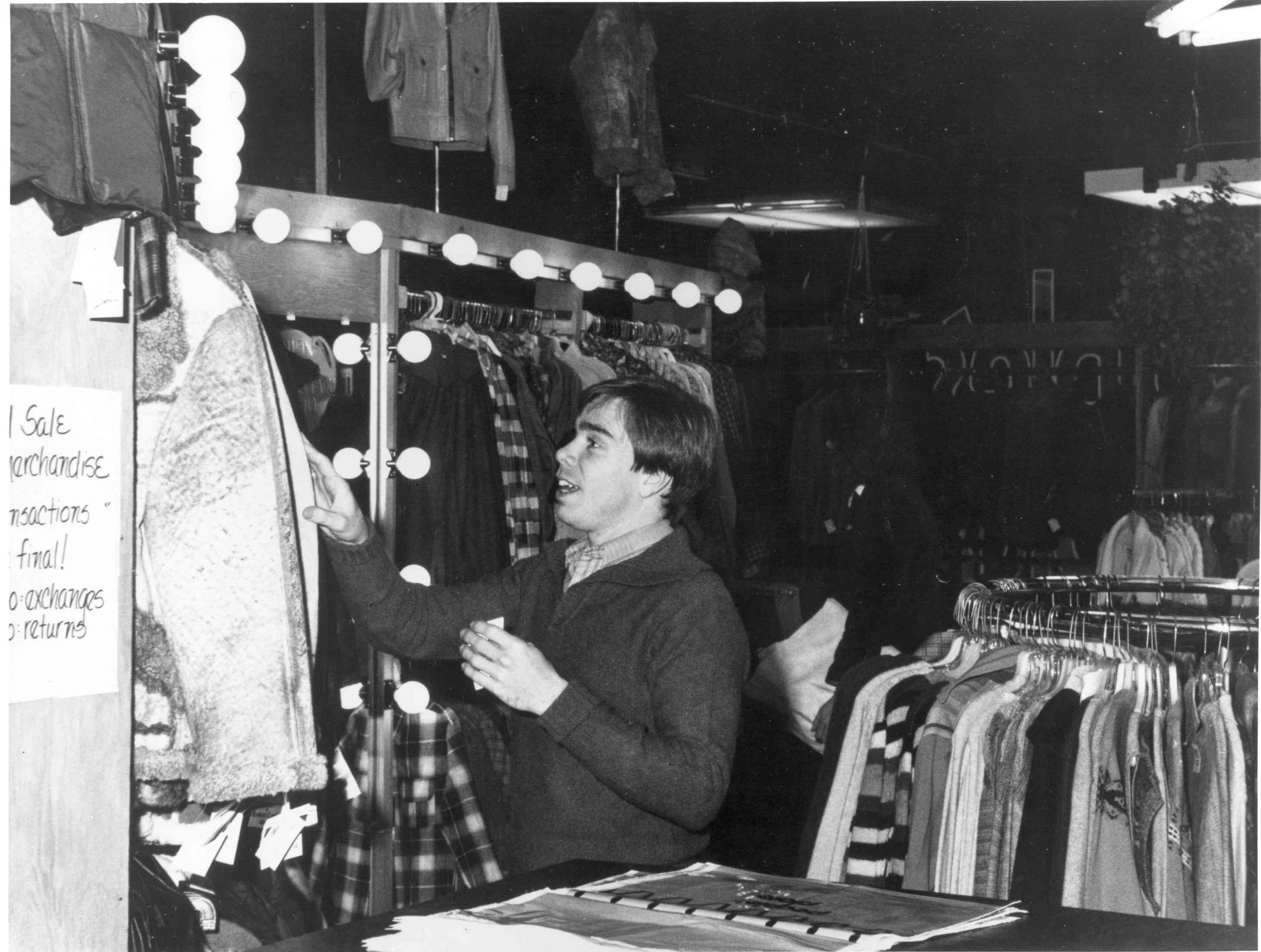 Tommy Hilfiger in zijn eerste winkel People's Place in Elmira.