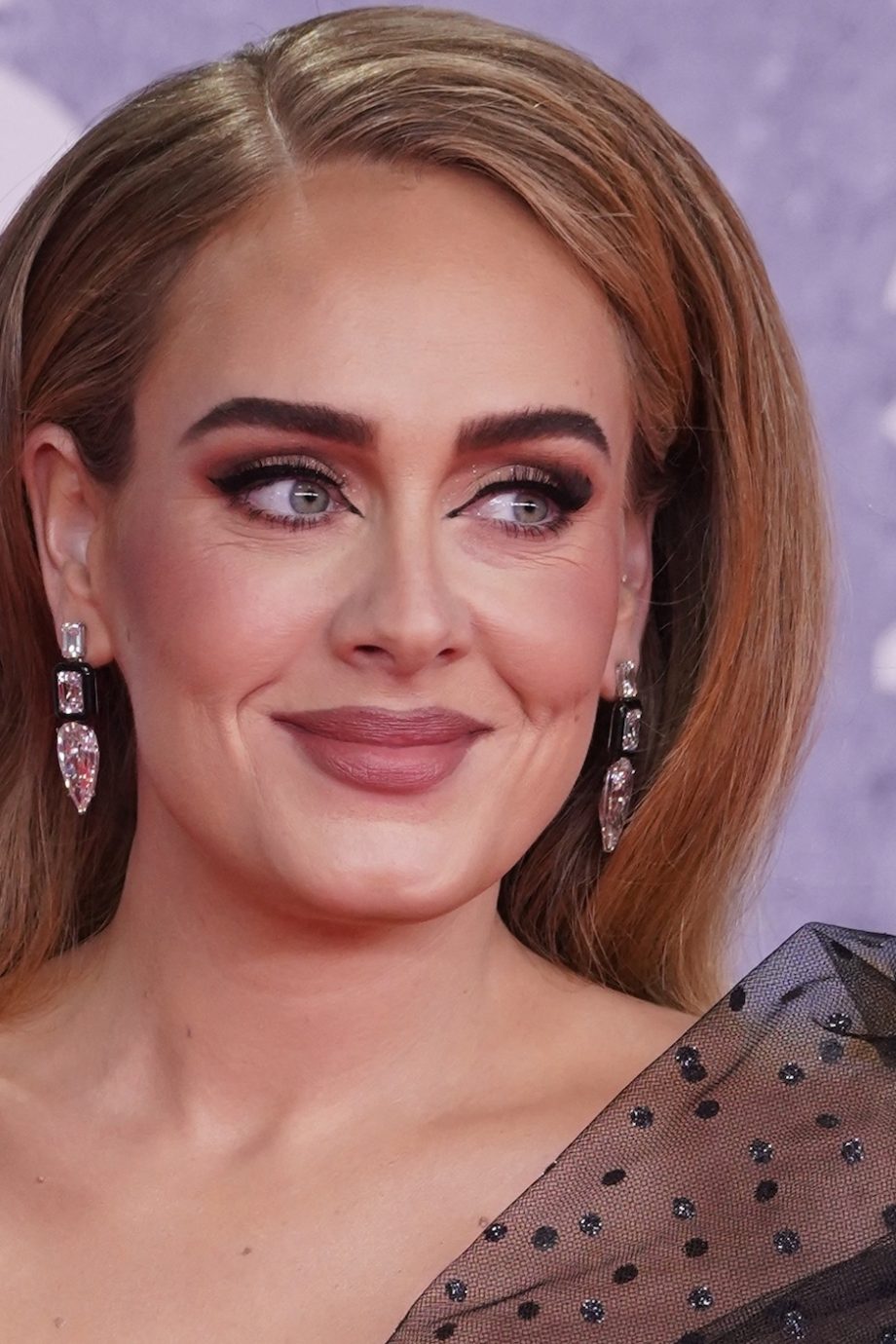 adele-geeft-een-stijlvolle-twist-aan-zomerse-vakantiestijl-217272