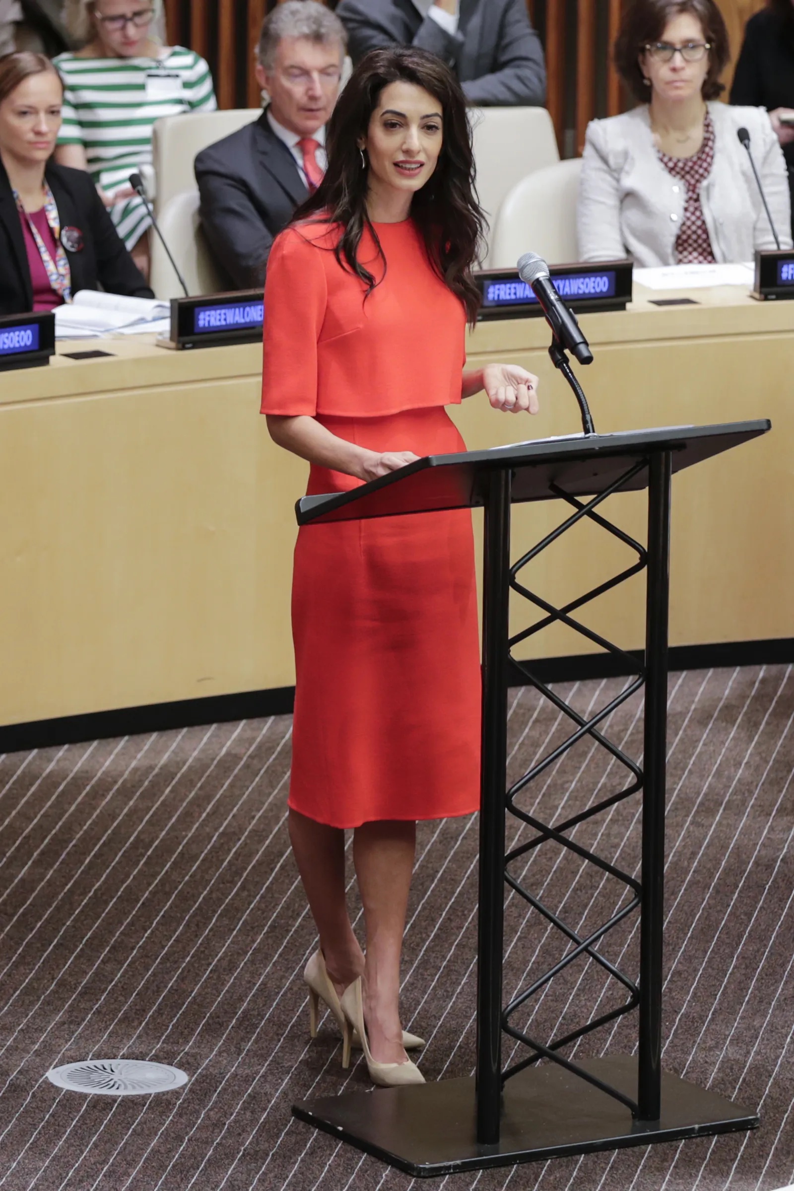 Amal Clooney kantoorlook