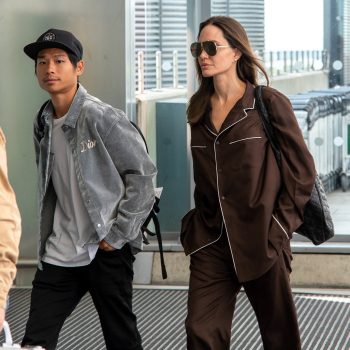 angelina-jolie-draagt-de-meest-chique-pyjama-ooit-op-het-vliegveld-218093