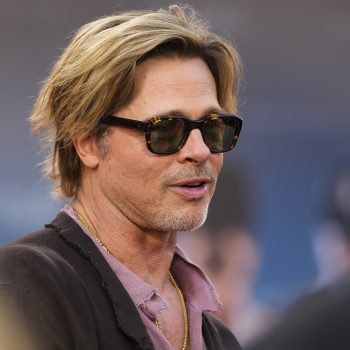 brad-pitt-houdt-het-luchtig-op-de-rode-loper-met-een-linnen-rok-217312