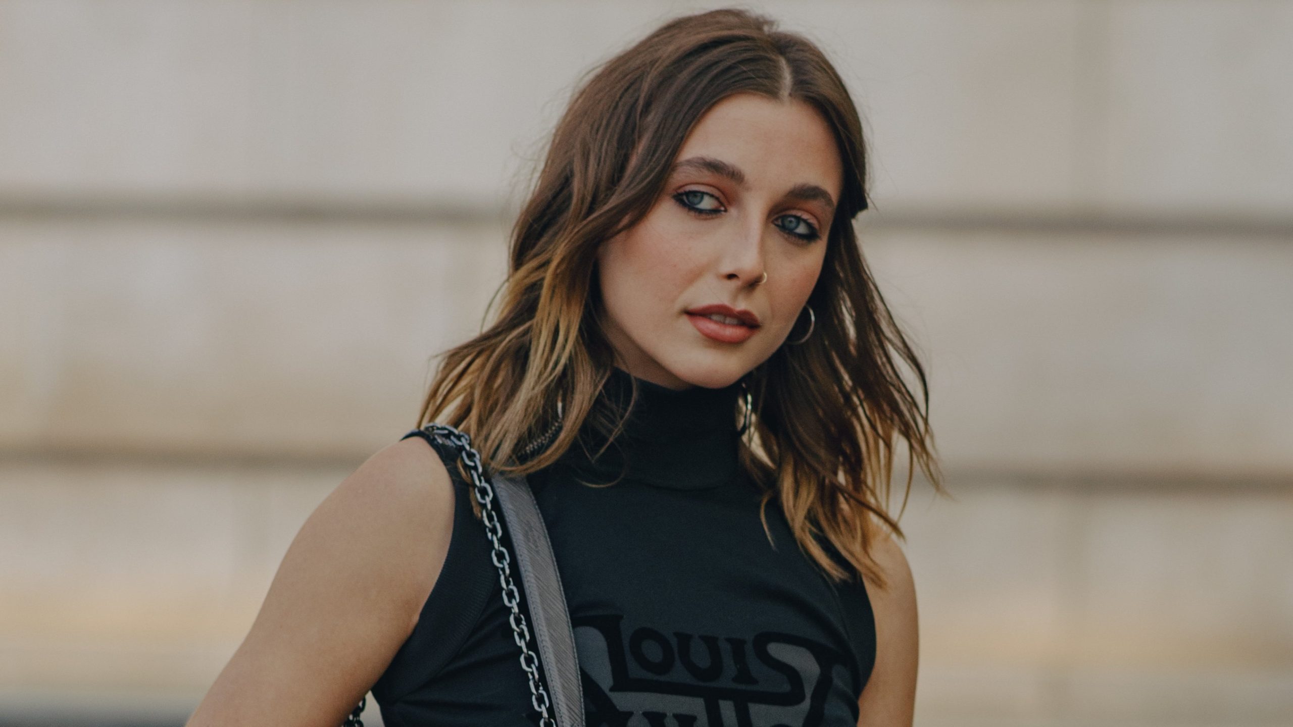 Emma Chamberlain deelt zomeruniform Vogue.nl TrendRadars Nederlands