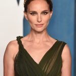 Natalie Portman tijdens de Vanity Fair Oscars Party 2022