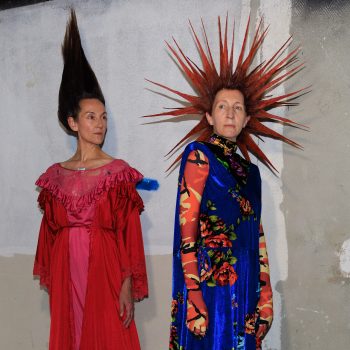 van-punky-spikes-tot-hollywood-golven-de-vetements-show-zit-vol-next-level-kapsels-216312