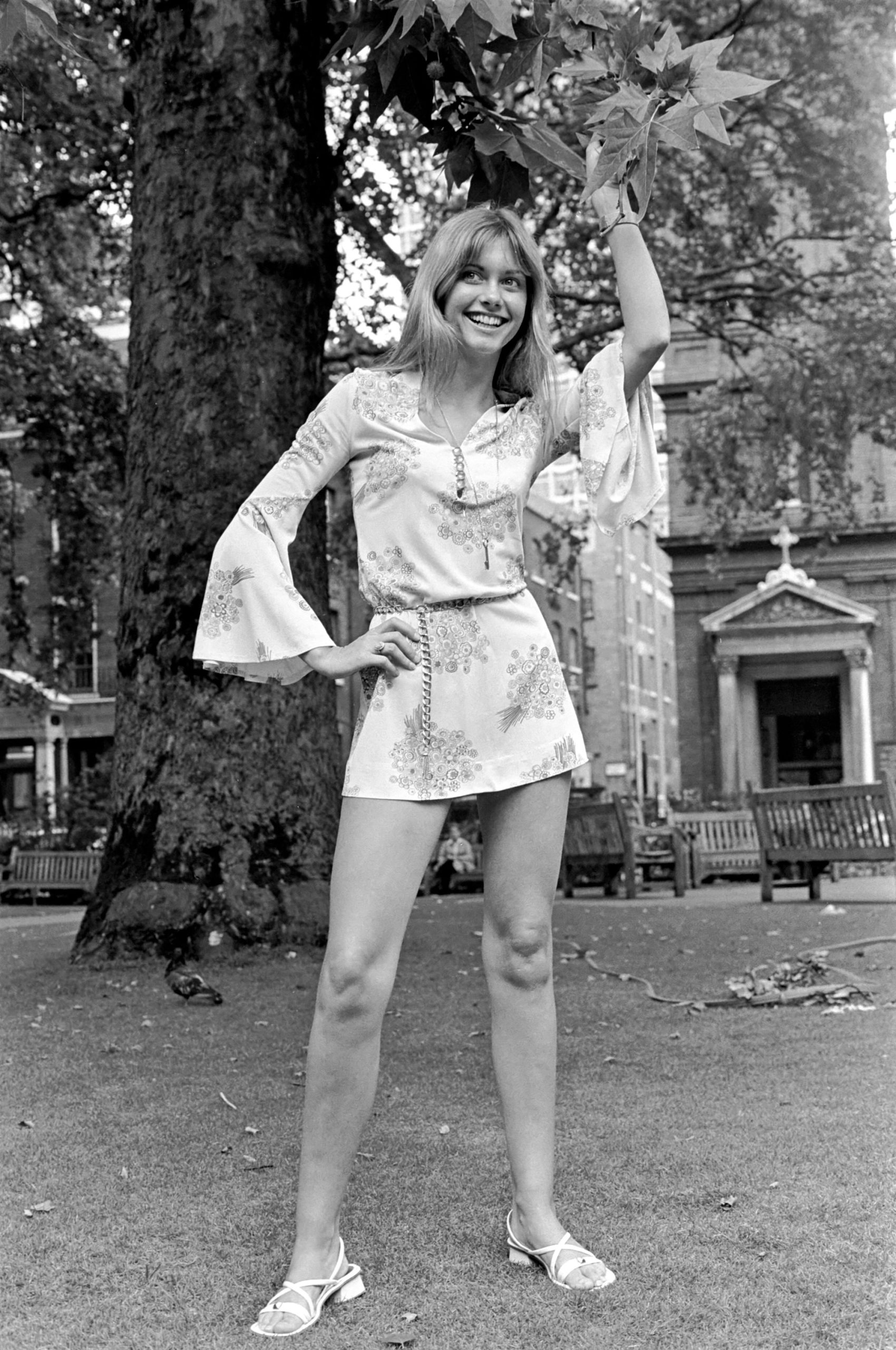 Dit Zijn De 9 Meest Iconische Looks Van Olivia Newton John Vogue nl