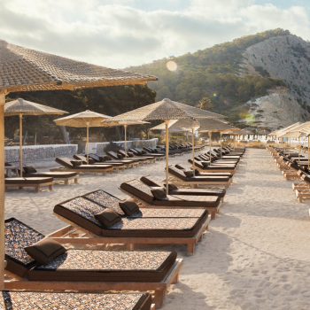 van-burberry-strand-tot-dior-spa-4-pop-ups-van-modehuizen-op-europese-vakantiebestemmingen-219261
