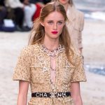Rianne van Rompaey op de catwalk bij Chanel lente/zomer 2019