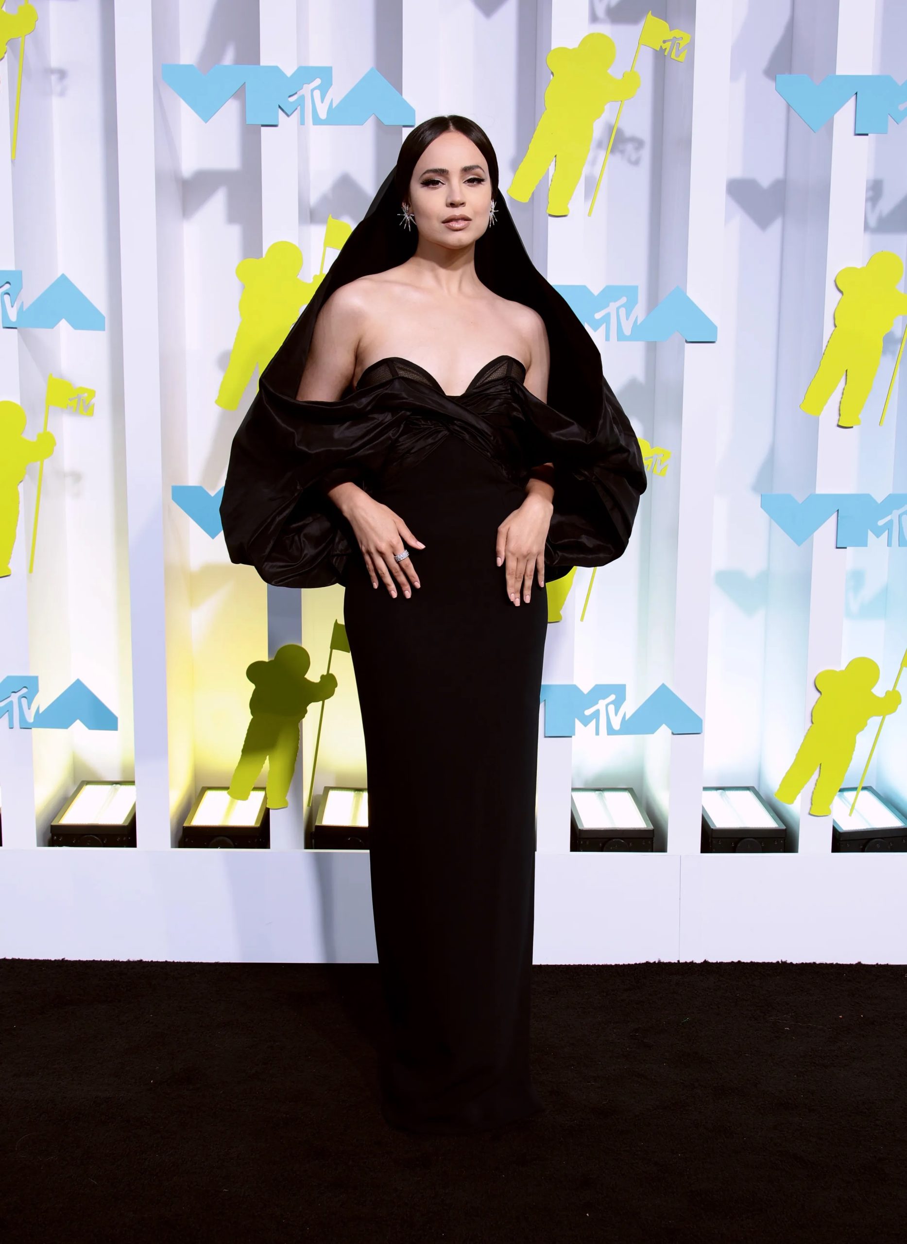 Sofia Carson tijdens de MTV VMA's 2022