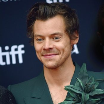 harry-styles-in-gucci-groen-bij-premiere-my-policeman-223006