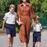 Kate Middleton in bruine polkadotjurk